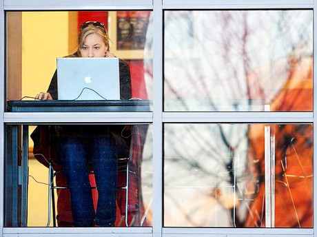 雅思写作真题范文教育类话题--团队运动教会合作